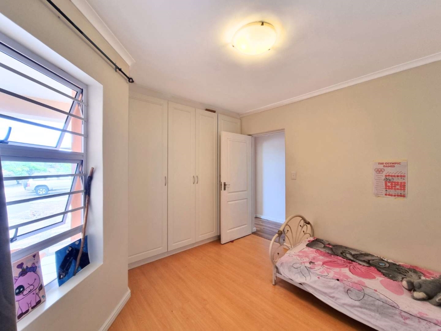 5 Bedroom Property for Sale in Chanteclair Western Cape